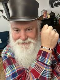 Ron Leet trimming Santa Bert's beard