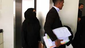 Gagal hadir ke mahkamah, wanita dera amah diberi peringatan terakhir. Dera Pembantu Rumah Datin Rozita Dipenjara 8 Tahun Page 27 Carigold Forum
