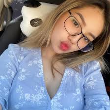 Chân dung con gái danh hài Bảo Chung đang gây sốt với chuyện mang bầu ở  tuổi 18, nằm trong số 1% hiếm gặp