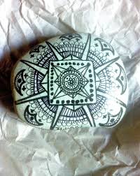 Black And White Mandala Rock Painting Pin By June Boyce On Rocks Black And White Hand Painted Stones Stone Painting Painted Rocks