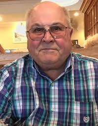 Larry Kinder's Instagram, Twitter & Facebook