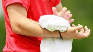 Golftraining Wie Sie Das Risiko Von Handgelenksschmerzen Beim Golfen Minimieren