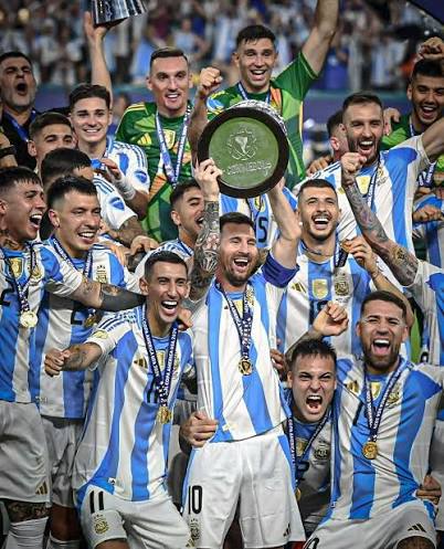 LA SCALONETA😎🥳🏆🇦🇷 🔹️Seguinos 👉 @la.scaloneta.oficial . . . . . . . . . . . . #messi #aguero #maradona #scaloni #argentina #argentina🇦🇷 #maradona #bocajuniors #boca #river #riverplate #racing #independiente #sanlorenzo #barcelona #