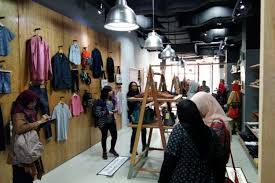 Bagi para pecinta crafter dan home decor, toko victory accessories yang berlokasi di jalan asia afrika no. Cegah Penyebaran Corona 12 Tempat Wisata Di Bandung Berikut Ditutup Halaman All Kompas Com