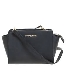 Our selma crossbody is designed in a structured silhouette crafted from luxe saffiano leather and finished with our distinctive logo detail. Michael Kors Selma Medium Satchel Blue Gem