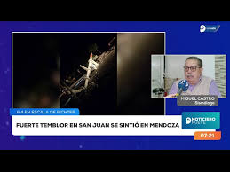 Los temblores en las manos o los dedos son un movimiento involuntario que pueden aparecer a cualquier edad, aunque suelen ser más comunes en persona. Zg Ot9emmplgrm