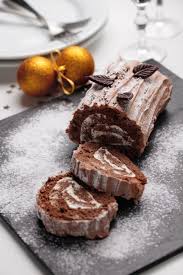 Voici La Recette Ultra Simple De La Buche De Noel Signee Cyril Lignac A Realiser Avec Tres Peu Ingr Buche De Noel Nourriture Delicieuse Biscuit De Noel