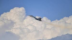 Bila pesawat kepresidenan ri mengacu pada teknologi cams (civilian aircraft missile protection system) yang dikembangkan saab dan innoviator flight science, maka lain halnya dengan mesir, yang mempercayakan sistem perlindungan anti rudal pada solusi dari laircm dari northrup grumman. Serangan Israel Bikin Jatuh Pesawat Rusia Tapi Putin Tidak Murka Kenapa Global Liputan6 Com