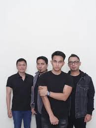 You can streaming and download for free here! Lirik Lagu Tak Lagi Cinta Ada Band News Entertainment Fimela Com