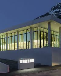 There is also a small side pool for small children under the ages of 5. Ovaverva Hallenbad Kettal Archello