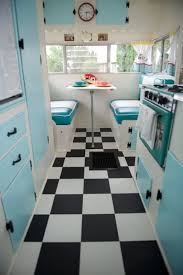 Lakokocsiban A Vilag Korul Nem Csak Lakokocsisoknak With Images Vintage Camper Interior Vintage Trailer Remodel Camper Decor