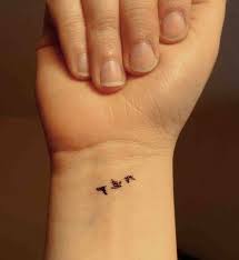 2017 Trend Disney Tattoo Trois Petits Oiseaux Sur Le Poignet Bird Tattoos Arm Bird Tattoo Neck Bird Tattoo Wrist