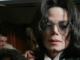 Las desesperantes horas finales de Michael Jackson: sedantes, fotos de  niños y una muñeca macabra