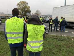 Abonnés les gilets jaunes se concentrent sur les retraites. Videos Gilets Jaunes Au Mans La France D En Bas Qui Manifeste Le Mans Maville Com