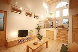 大きなリビング窓から入る光を玄関 廊下に取り込める室内窓 ide dekorasi rumah rumah dekorasi rumah