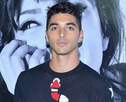 Es soll ein unvergesslicher sommer werden. Taylor Zakhar Perez 15 Facts About The Kissing Booth 3 Star You Need To Know Popbuzz