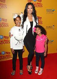 Kobe bryant's eldest daughter natalia bryant recently shared a lovely moment with her mom vanessa in a picture posted on instagram, and they looked adorable. Vanessa Bryant Instagram Images Thefemalecelebrity Kobe Bryant Pictures Kobe Bryant Family Vanessa Bryant