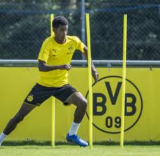 Und wird das spiel auf sky live übertragen? Champions League Am Flughafen Erlebt Bvb Juwel Isak Die Nachste Demutigung Welt