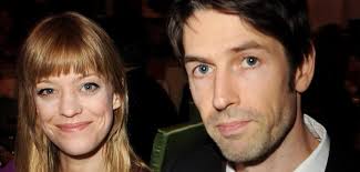 Neues Album "Max Schröder & das Love": Sänger Max Schröder meldet sich  zurück