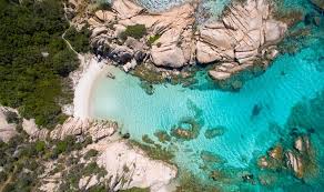 Met een oppervlakte van maar liefst ruim 24.000 kilometer is sardinië bijna net zo groot als nederland en, na sicilië, het grootste eiland in de middellandse zee. 10 Agriturismi Op Sardinie Om Nu Te Boeken