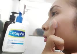 Menjaga kehalusan rambut bayi dan kelembapan kulit bayi. Review Pencuci Cetaphil Bukan Sekadar Cleanser Biasa