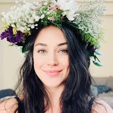 Elizabeth Ayers's Instagram, Twitter & Facebook