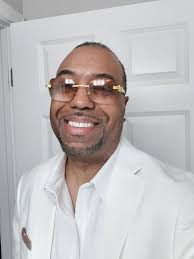 BROOKLYN NATIVE, FRESH DAILY (CALIFORNIA-RESIDING EMCEE, GRAPHIC DESIGNER,  ILLISTRATOR) RETURNS TO HIS HOME BOROUGH FOR "THE QUIET LIFE 2" VINYL  SIGNING AND ALBUM POP-UP LISTENING EVENT GOING DOWN NOW (3PM-6PM)!!! 616  GRAND