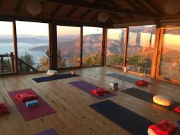Pin By Estelle Rinaudo On Deco Exterieure Design Yoga Meditation Room Meditation Rooms Yoga Studio Design