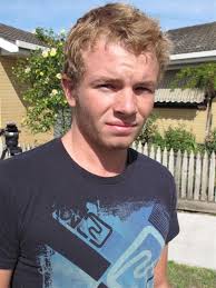 Father dies trying to save kids from burning house