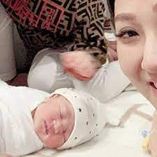 Apalagi untuk pasangan yang sudah sangat berharap memiliki. Contoh Ucapan Tahniah Dapat Anak Baru Lahir