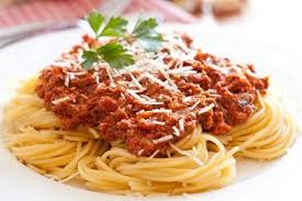 Rebus spaghetti dalam panci sambil di taburi garam di atasnya, lalu tunggu hingga matang dan kenyal. Favorite Foods Resep Spaghetti Bolognese