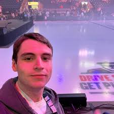 Who should win the Kid's Choice Award for female TV star?