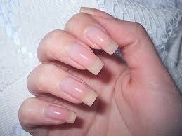 Este video trata de como mantener tus uñas naturales largas, como cuidarlas y que aplicar en ellas para mantenerlas sanas y fuertes. Hermosas Unas Ahora Es Posible Ahora Hermosas Posible Natural Nails Long Nails Nail Colors