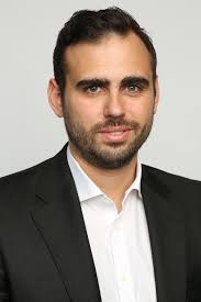 One insurance is a fully digital and insurance provider. Julian Theide One Wefox Pirate Summit
