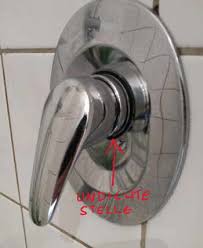 Zu sehen sind nur die meist stylischen und hochmodernen bedienelemente. Einhebelmischer Duscharmatur Undicht