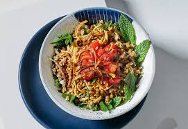 Orientalische Fadennudeln Mit Linsen Und Rostzwiebeln Frisch Gekocht
