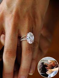 Cool Blake Lively S Engagement Ring And Wedding Band Blake Lively Engagement Ring Best Engagement Rings Big Engagement Rings