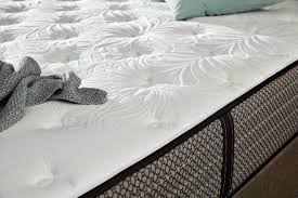 Spring bed adalah tempat tidur yang tersusun atas bantalan busa (mattress) di mana terdapat pegas sebagai penyangga di bagian dalam. Sealy Indonesia