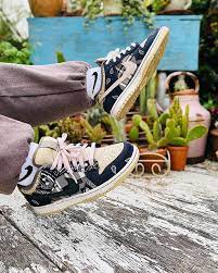Travis Scott X Nike Sb Dunk Low Cactus Jack Women Shoes Sneakers Men Casual Outfit Fashion Style Nike Fashion Shoes Shoes Sneakers Jordans Nike Sb Dunks