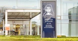 Adriana martinovic (ärztin) in am hasenberg 46, 41462 neuss ✓ das sagen nutzer über frau martinovic ✓ finden sie mehr zu frau martinovic! Unser Team Gastroenterologie Johanna Etienne Krankenhaus