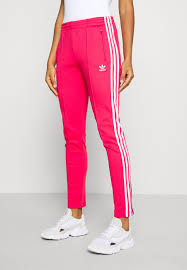 Zum chillen, im gym oder für die streets, eine jogginghose ist ein essential für jeden tag! Adidas Originals Pants Jogginghose Power Pink White Pink Zalando De