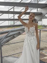 Die modeca collection ist die hauptkollektion unseres niederländischen brauthauses. Le Papillon By Modeca Brautkleid Kollektion 2021 Liara Detail Wir Sagen Ja