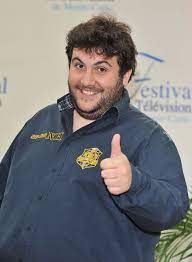 Grâce à des audiences record, il est devenu un des chouchous du public. Laurent Ournac Repond Aux Critiques Sur Son Poids