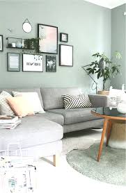 Quelques coups de peinture suffiront à redonner. Pretty Green Walls With Pops Of Gray Black And Pink Warmhomedecorrustic Black Gray Green Homed Grey Couch Living Room Living Room Grey Living Room Colors