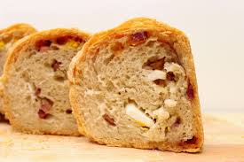 La preparazione del tortano salato è molto simile a quella del casatiello da cui si differenzia per l'utilizzo. Tortano O Casatiello Napoletano Cucinando Con Gioia