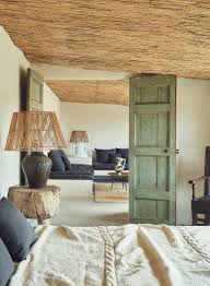 Reportage Une Ancienne Ferme Decoree Par Serge Castella Deco Maison Ancienne Deco Maison Amenagement Maison