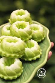 Kuih puteri ayu (steamed pandan sponge c. I Have Quite Long Did Not Make This Puteri Ayu This Time I Modified A Bit Of The Old Recipe As I Omitted The Ovalett Steam Cake Recipe Asian Cake Steamed
