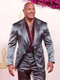 Oscar 2024 Dwayne Johnson Silver Suit