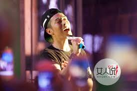 周柏豪（pakho chau pak ho，1984年11月12日－），香港歌手、作曲人及演員。 曾任救生員、游泳教練、鋼琴老師及陳光榮錄音室工程師等。 十八歲時開始成為starz track旗下模特兒，曾經為多個知名品牌擔任模特。 å'¨æŸè±ªè€å©†æ˜¯è°æºå¨‡å¦»é¦–åº¦äº®ç›¸pakhoæ–°å©šå¦»å­çœŸå®¹æ›å…‰ å¨±ä¹æ–°é—» ç§€ç¾Žç½'