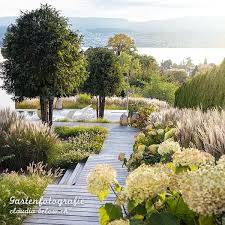 Ein Grasergarten Wie Am Meer Maritimes Feeling Gartendesjahres2019 Villengarten Graser Holzstufen Garten Garten Deko Gartengestaltung